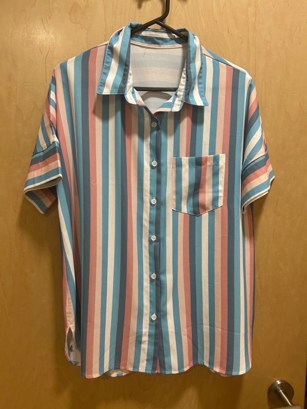 Casual Short-Sleeve Button-Up Shirt in Blue & Pink Stripe